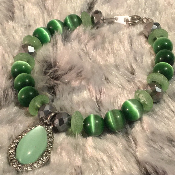 Green Cat’s Eye & Iridescent green charm bracelet - Picture 1 of 3